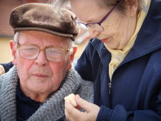 découvrez notre service de casting spécifiquement conçu pour les seniors, mettant en avant des opportunités variées dans le domaine du cinéma, de la télévision et du théâtre. rejoignez notre communauté et trouvez des rôles qui vous correspondent, tout en célébrant l'expérience et le talent des acteurs seniors.