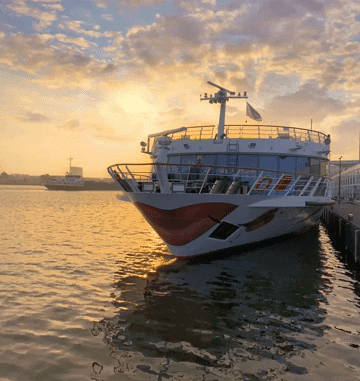 croisiere de luxe sur un petit bateau