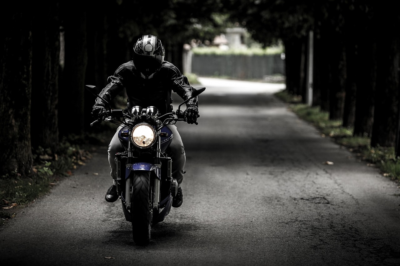 découvrez le monde passionnant du motorcycle scrapper : apprenez à transformer des motos anciennes en œuvres uniques, tout en explorant des conseils pratiques et des techniques de restauration. rehaussez votre savoir-faire et libérez votre créativité avec nos astuces et guides étape par étape.