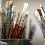 découvrez les artistes émergents qui redéfinissent la scène artistique contemporaine. explorez leurs œuvres uniques et plongez dans l'univers vibrant de la créativité naissante.