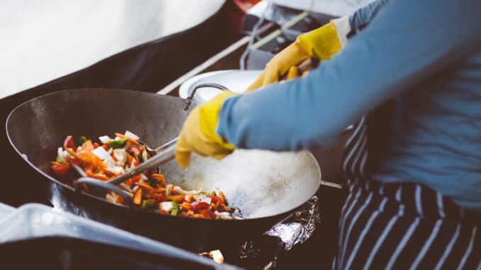 Recettes Essentielles à Essayer au Wok : Guide Complet pour des Plats Savoureux et Rapides