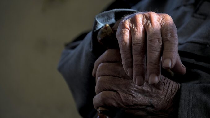healthy aging découvrez des conseils et des stratégies pour un vieillissement en santé. apprenez comment adopter un mode de vie équilibré, intégrant nutrition, exercice et bien-être mental, pour profiter pleinement de chaque étape de la vie.