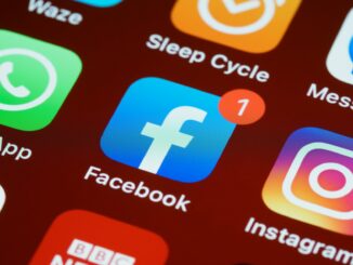 Informations et médias sociaux : Impact, enjeux et bonnes pratiques